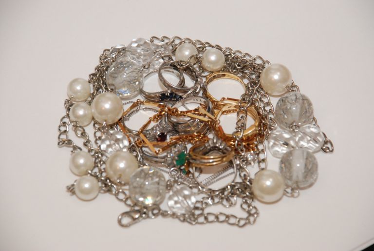 思い出に新しい息吹を吹き込むジュエリーリフォームで家族の絆と価値を未来へつなぐ