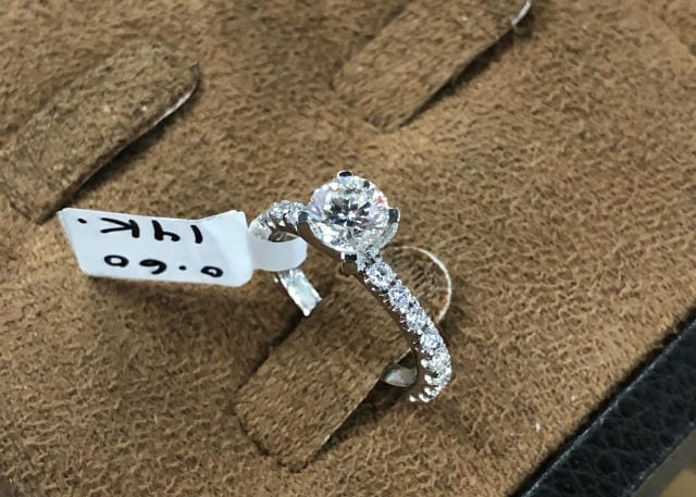 思い出も輝きも受け継ぐネックレスリメイクで実現するあなたらしいジュエリー再生術