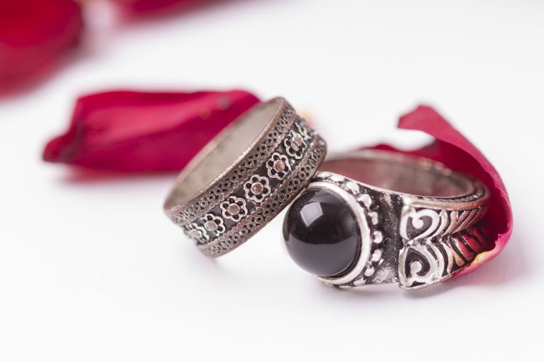 受け継ぐ想いを今に輝かせるジュエリーリフォームで紡ぐ家族の物語