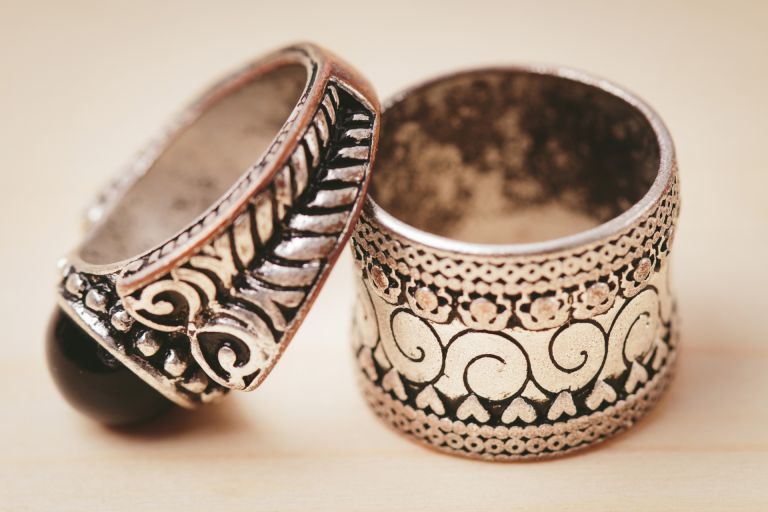 思い出と未来をつなぐジュエリーリフォーム受け継ぐ宝石に新たな輝きを